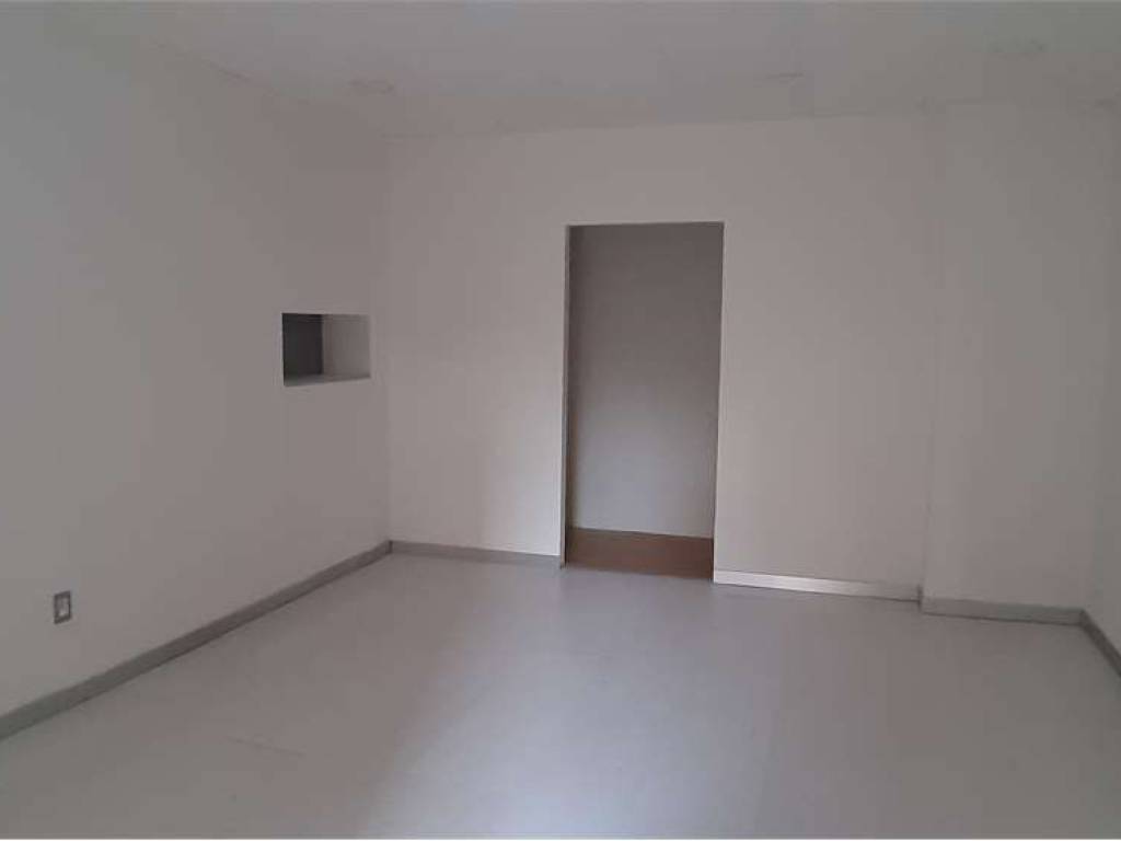 negozio in affitto ad Ancona