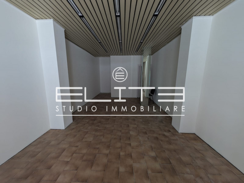 negozio in affitto ad Ancona in zona Adriatico