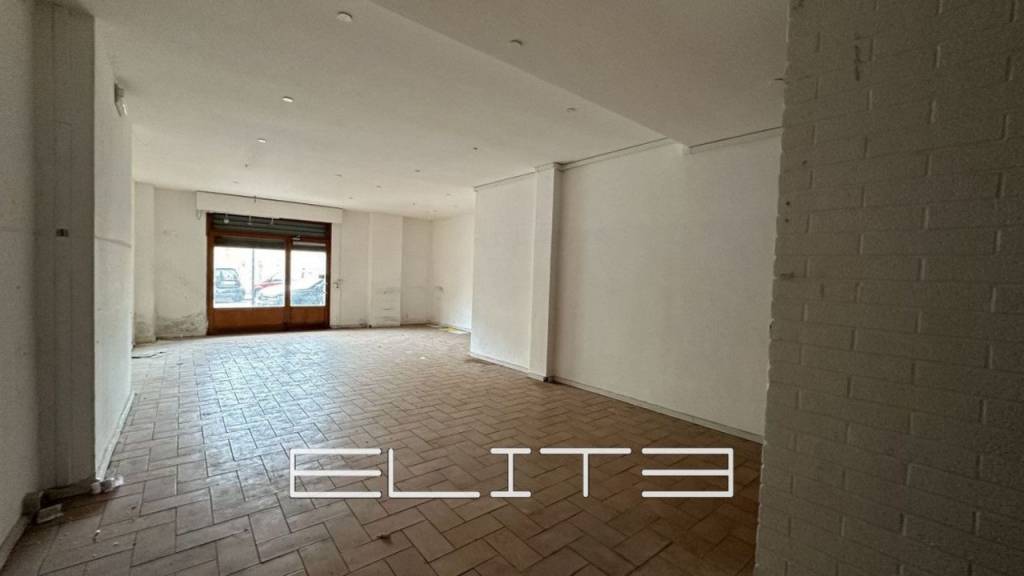 negozio in affitto ad Ancona in zona Adriatico