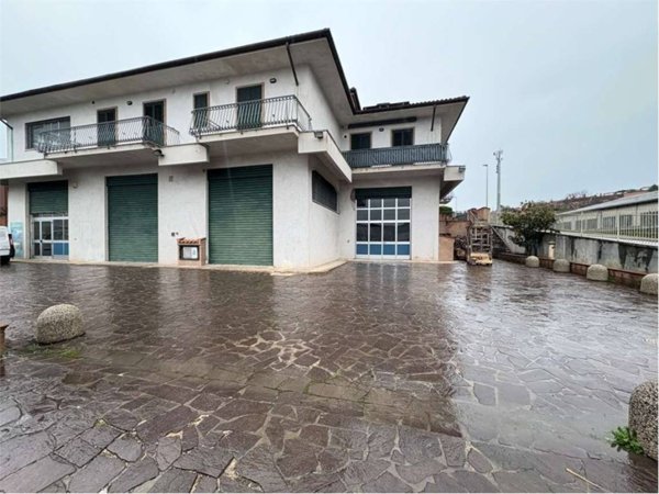 locale commerciale in affitto ad Ancona in zona Brecce Bianche