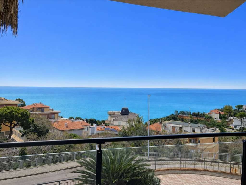appartamento in affitto ad Ancona in zona Adriatico