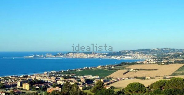 casa indipendente in affitto ad Ancona in zona Adriatico