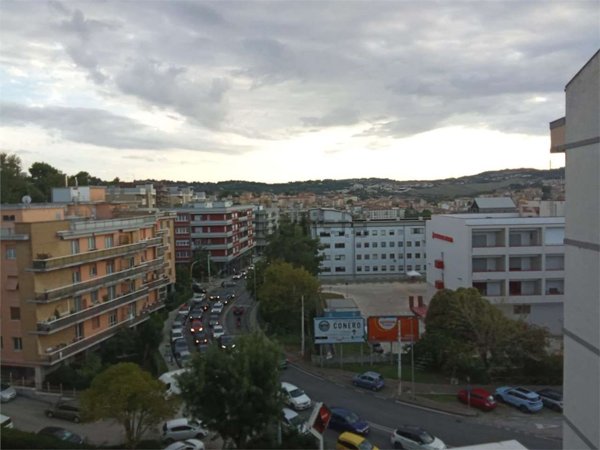 appartamento in affitto ad Ancona in zona Vallemiano