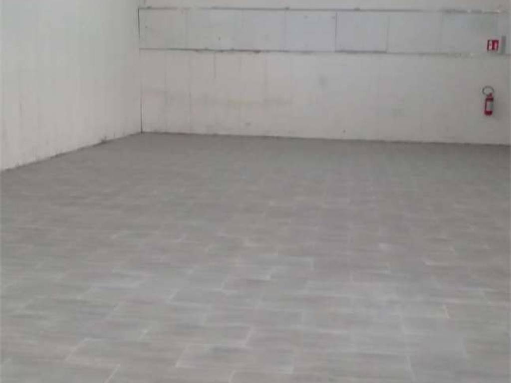 locale commerciale in affitto ad Ancona in zona Piano San Lazzaro