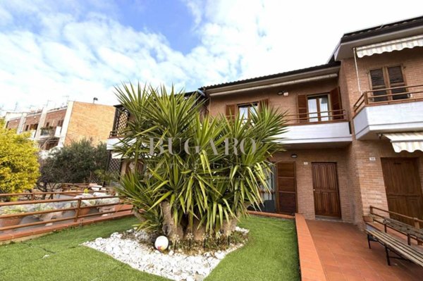 casa indipendente in affitto ad Ancona in zona Montedago