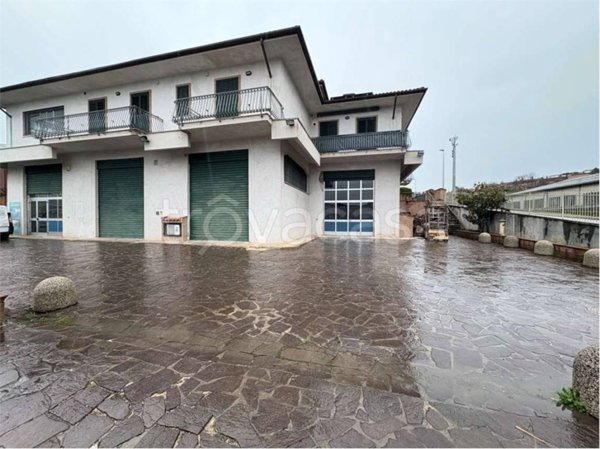 locale commerciale in affitto ad Ancona in zona Brecce Bianche