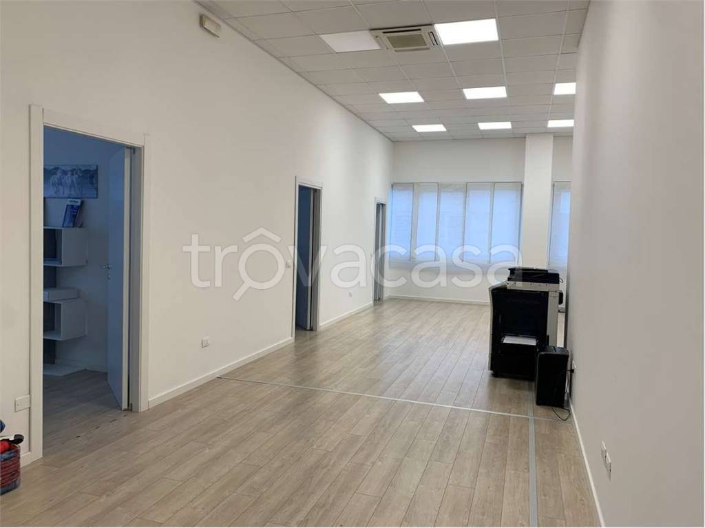 ufficio in affitto ad Ancona in zona Baraccola