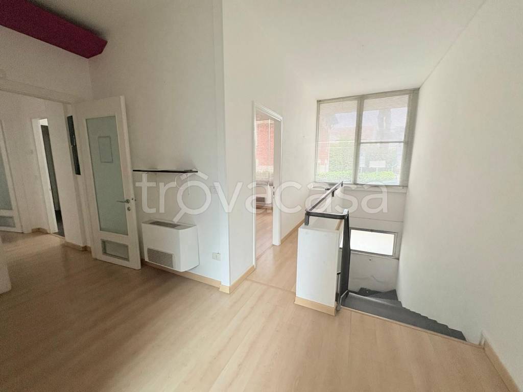 ufficio in affitto ad Ancona in zona Adriatico