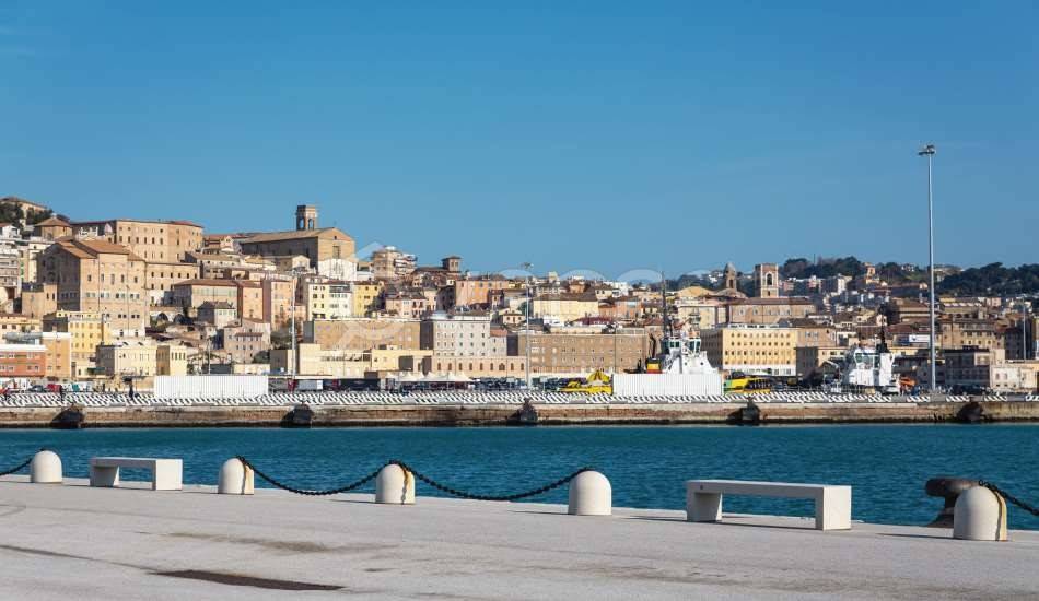 appartamento in affitto ad Ancona in zona Tavernelle