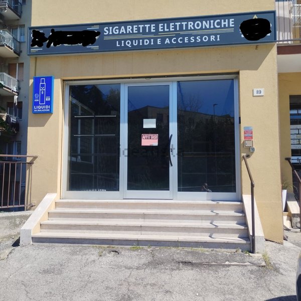 locale commerciale in affitto ad Ancona