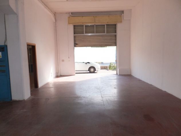 locale commerciale in affitto ad Ancona in zona Baraccola