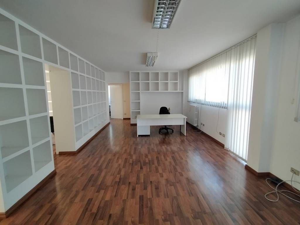 ufficio in affitto ad Ancona in zona Torrette
