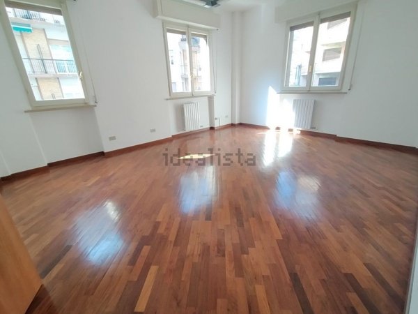 ufficio in affitto ad Ancona in zona Vallemiano