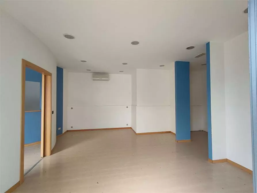 negozio in affitto ad Ancona in zona Borgo Rodi