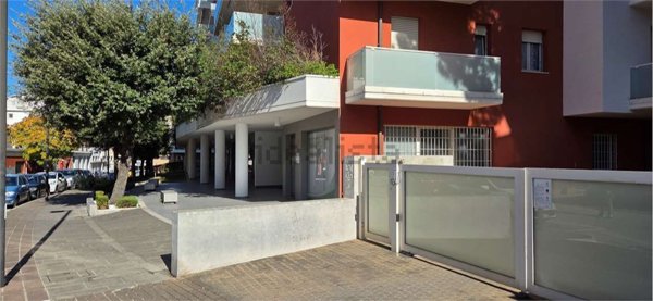 locale commerciale in affitto ad Ancona in zona Palombare
