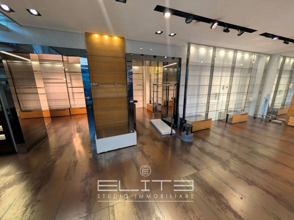 negozio in affitto ad Ancona in zona Centro Storico