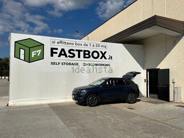 locale di sgombero in affitto ad Ancona