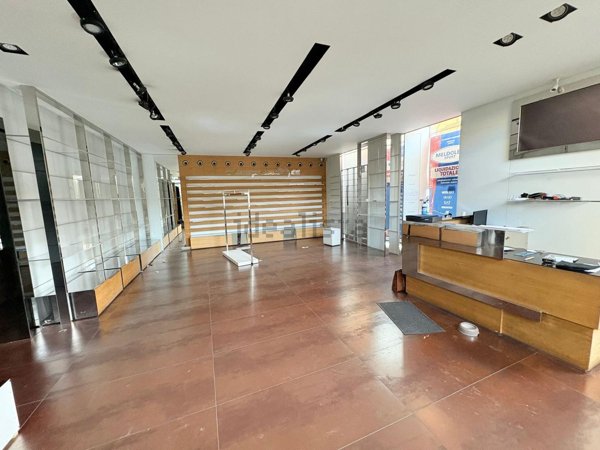 negozio in affitto ad Ancona in zona Centro Storico