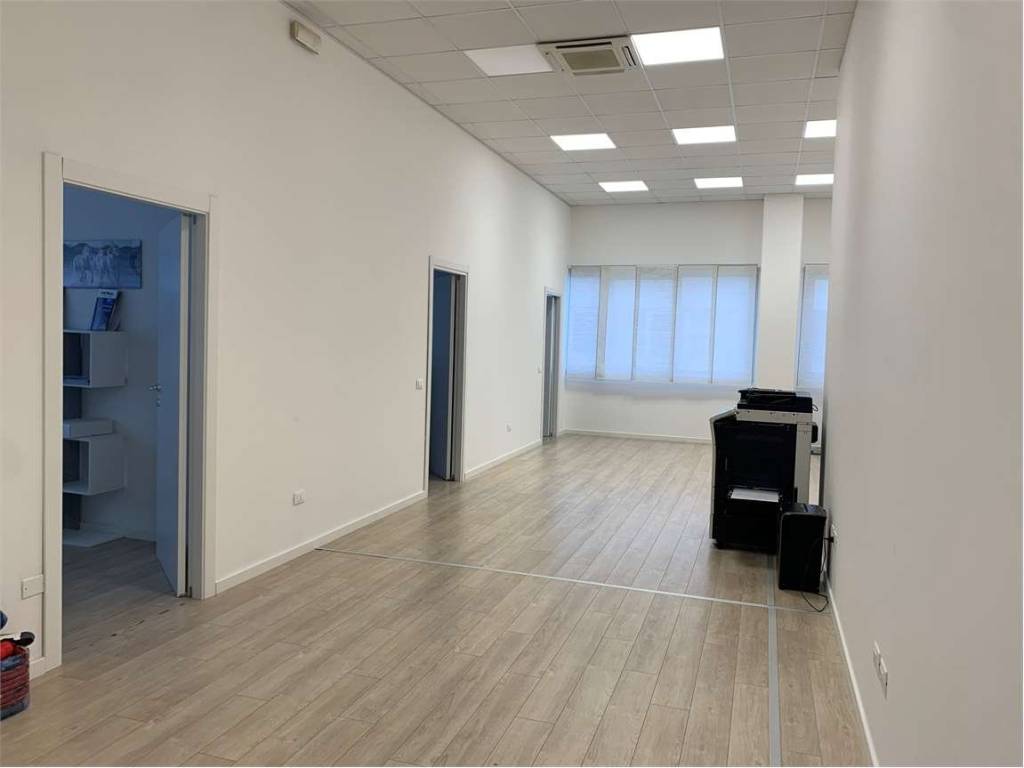 ufficio in affitto ad Ancona in zona Aspio di Ancona