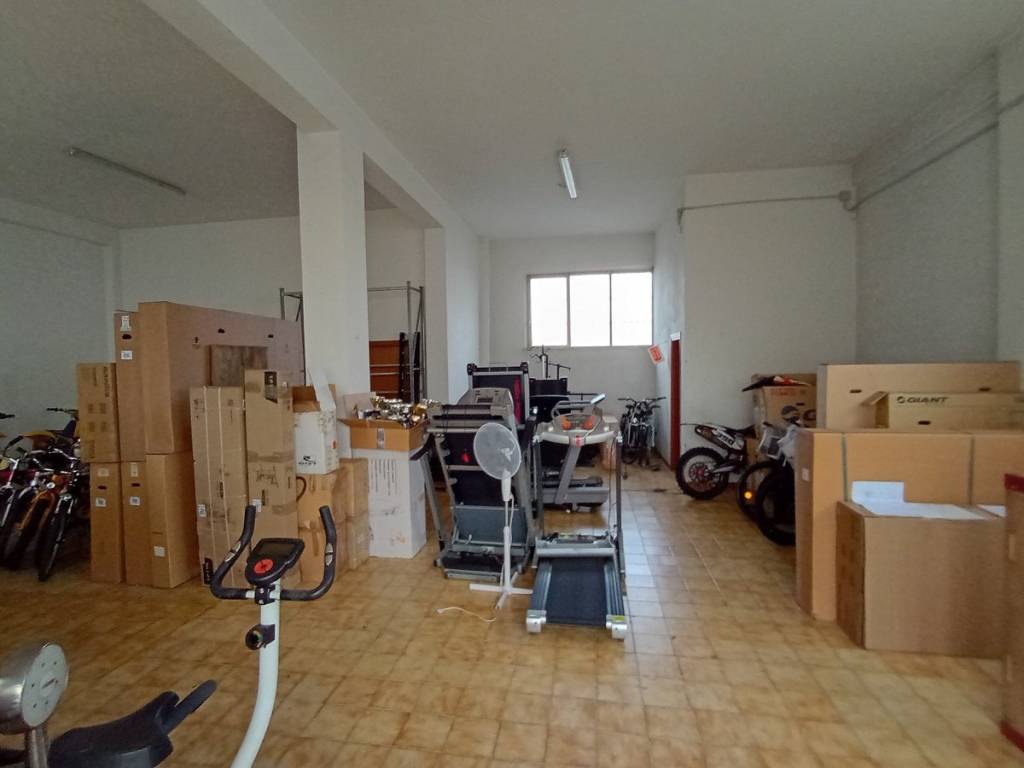locale commerciale in affitto ad Ancona in zona Candia