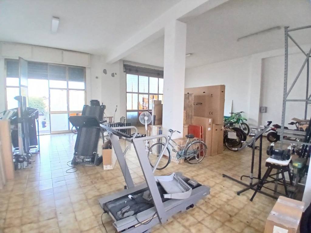 locale commerciale in affitto ad Ancona in zona Baraccola