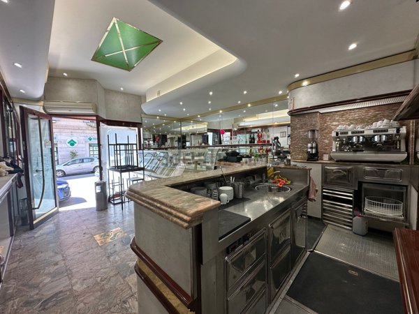 negozio in affitto ad Ancona in zona Adriatico
