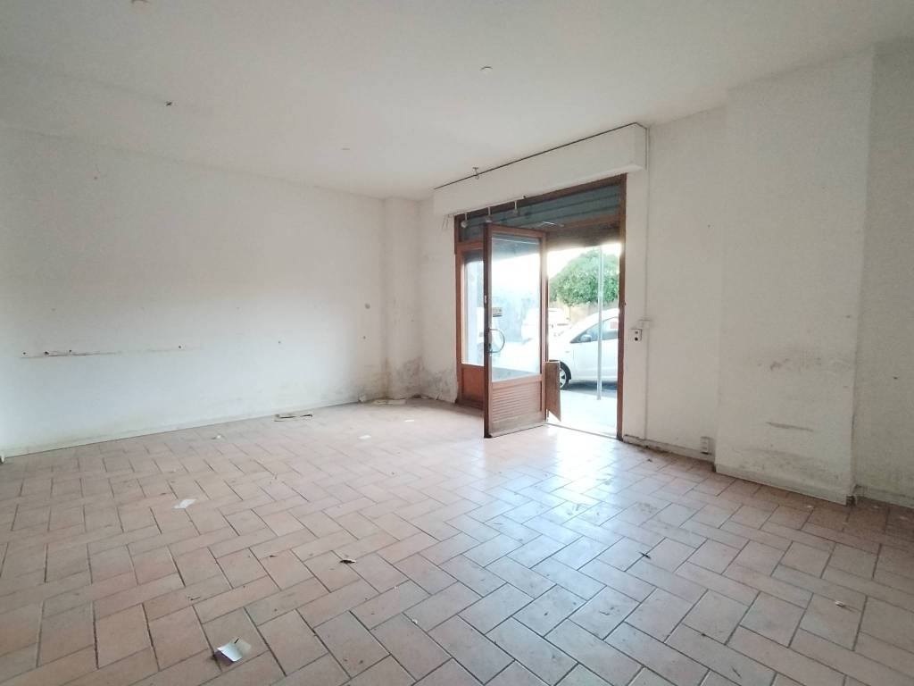 negozio in affitto ad Ancona in zona Adriatico