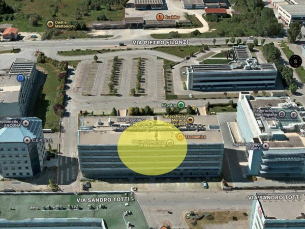 ufficio in affitto ad Ancona in zona Candia