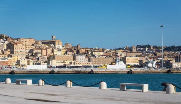 appartamento in affitto ad Ancona in zona Piano San Lazzaro