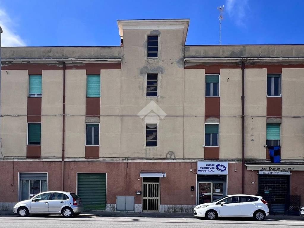 negozio in affitto ad Ancona in zona Posatora