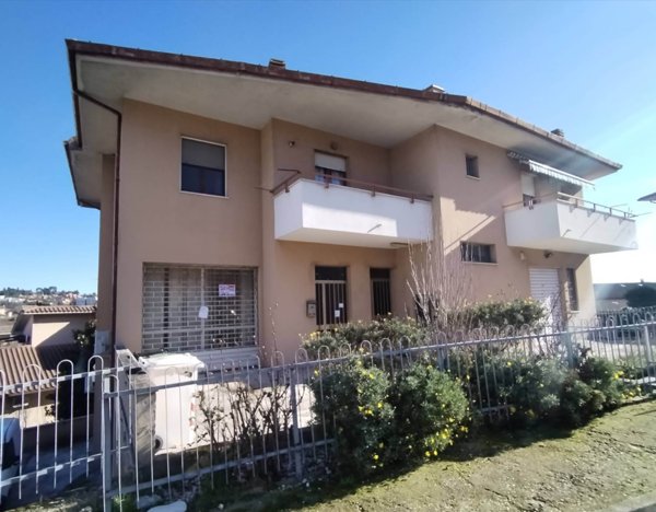 ufficio in affitto ad Ancona in zona Piano San Lazzaro