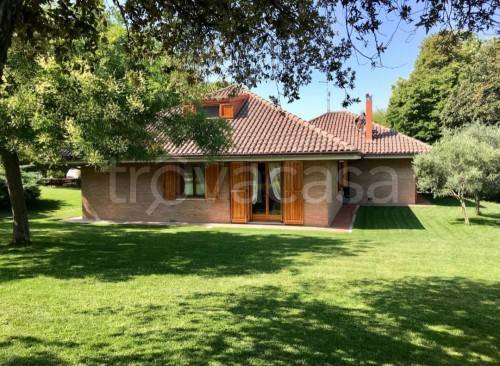 casa indipendente in affitto ad Ancona in zona Paterno