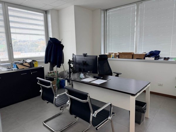ufficio in affitto ad Ancona in zona Baraccola