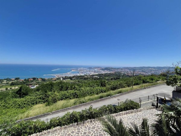 casa indipendente in affitto ad Ancona in zona Posatora