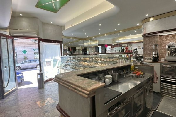 negozio in affitto ad Ancona in zona Adriatico