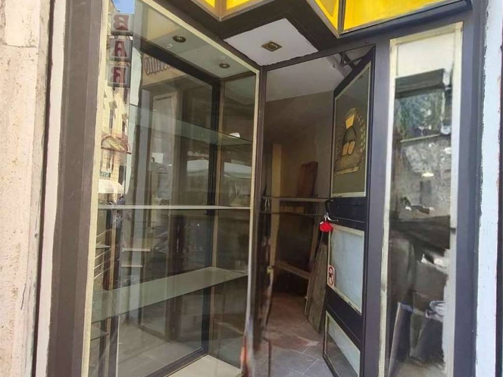 negozio in affitto ad Ancona in zona Piano San Lazzaro