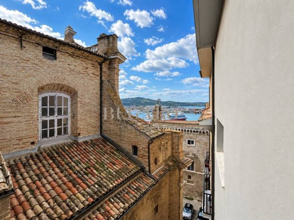 appartamento in affitto ad Ancona in zona Centro Storico