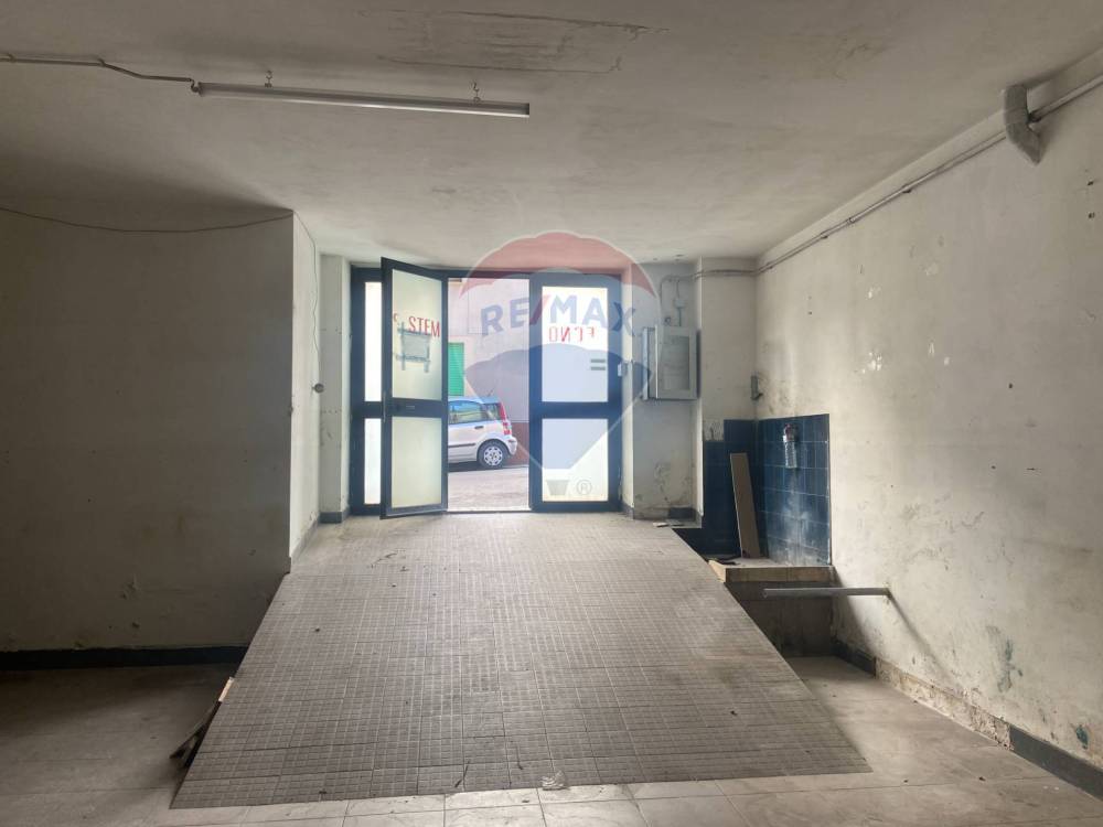 locale commerciale in affitto a Camerano