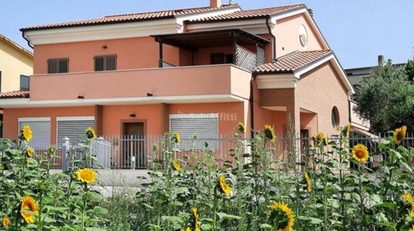 appartamento in affitto a Camerano