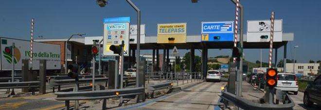 locale commerciale in affitto a Camerano