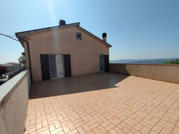 casa semindipendente in affitto a Camerano