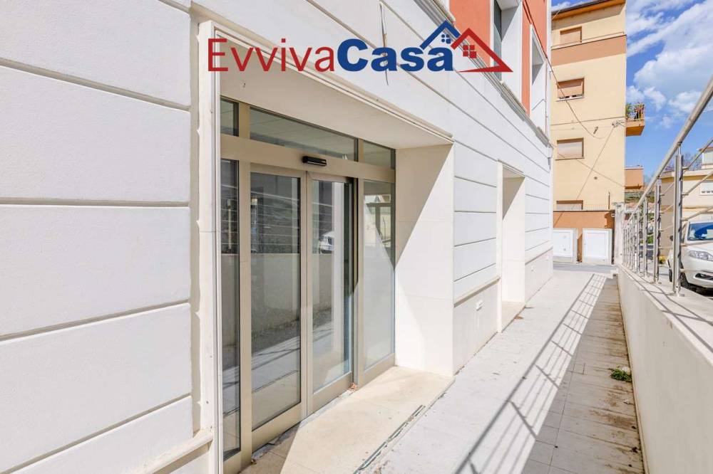 negozio in affitto a Castelfidardo