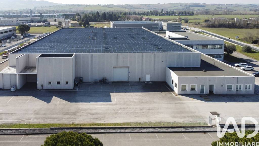 locale commerciale in affitto a Castelfidardo