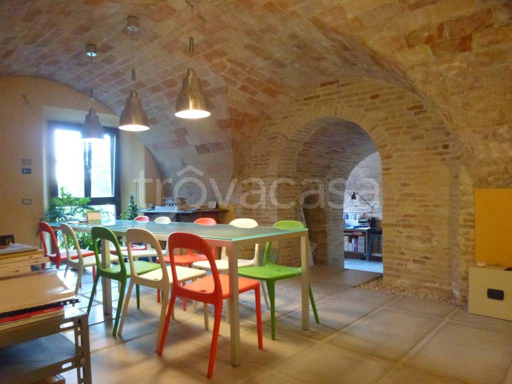 ufficio in affitto a Chiaravalle