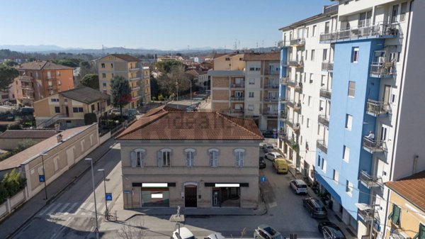 locale commerciale in affitto a Chiaravalle