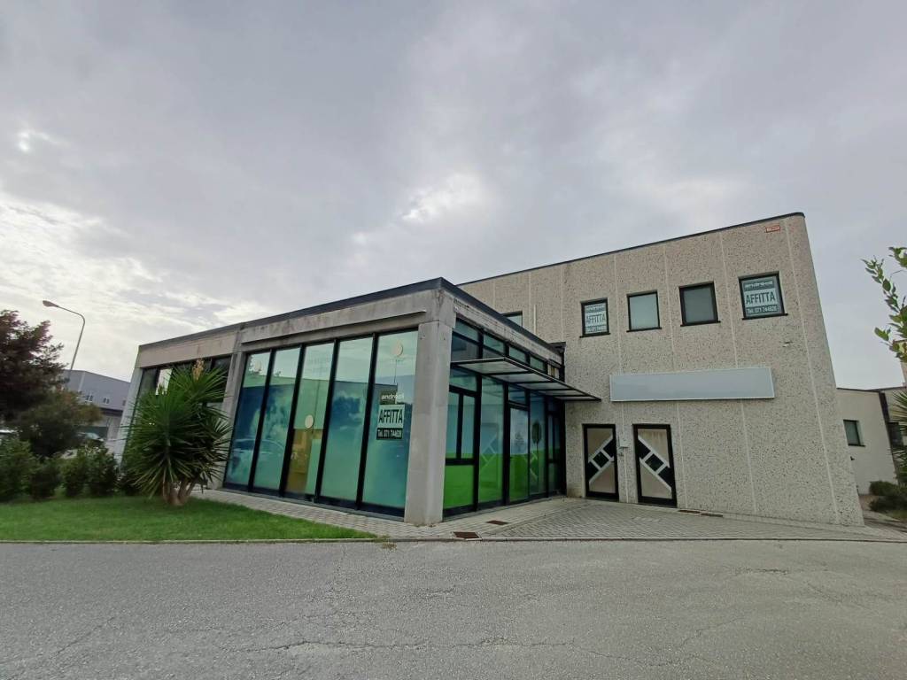 negozio in affitto a Chiaravalle