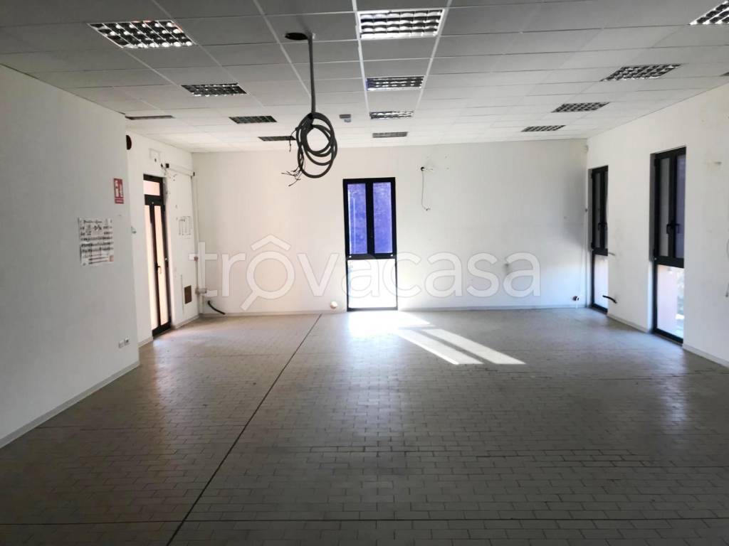 locale commerciale in affitto a Chiaravalle