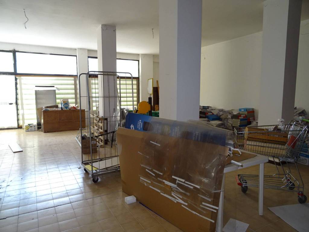locale commerciale in affitto a Fabriano
