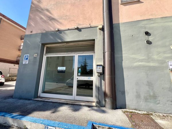 negozio in affitto a Fabriano