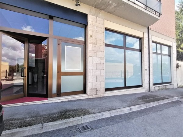 locale commerciale in affitto a Fabriano